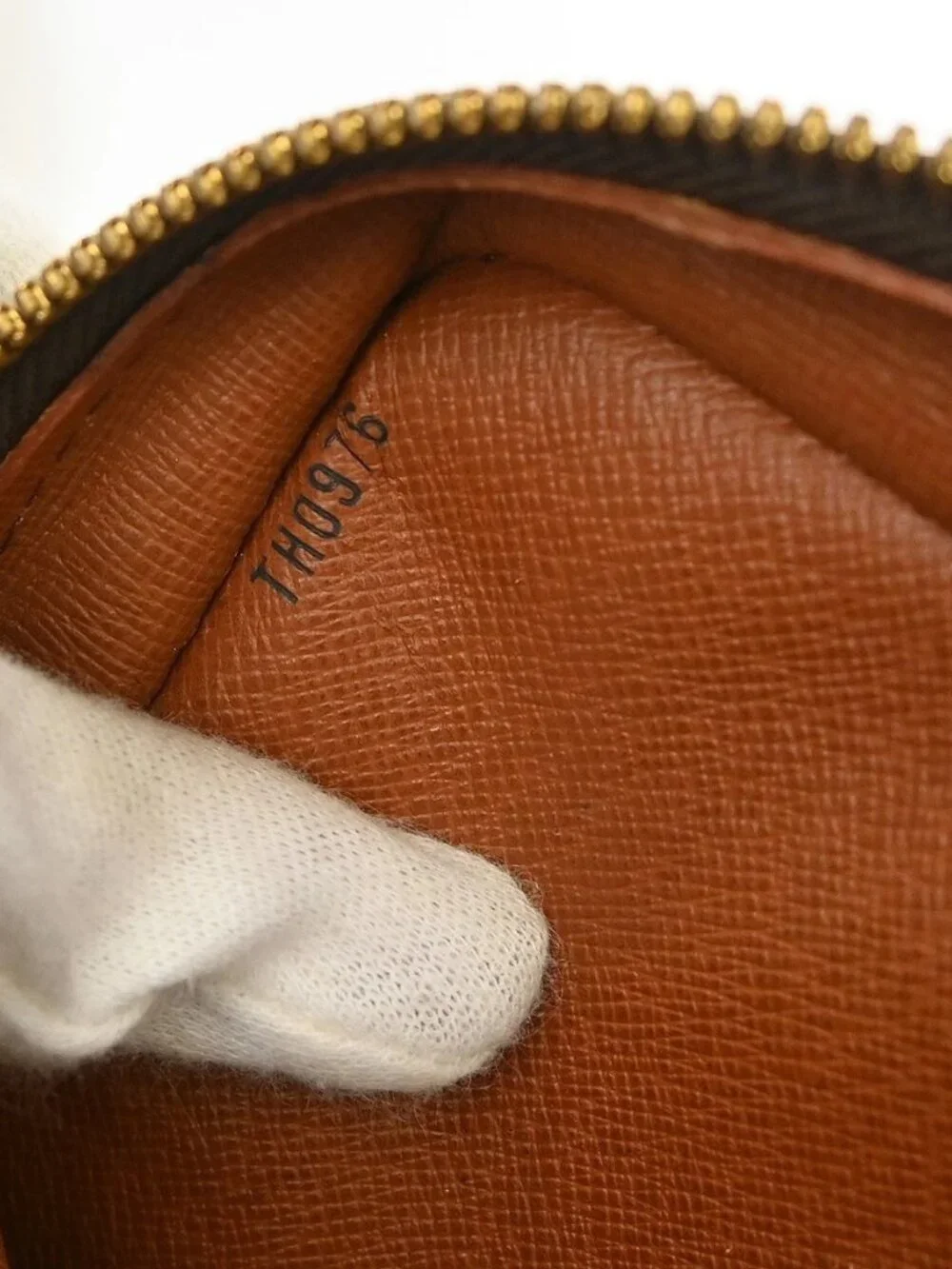 LOUIS VUITTON PORTE DOCUMENTS VOYAGE HANDBAG